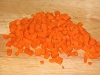 морковь нарезана кубиками